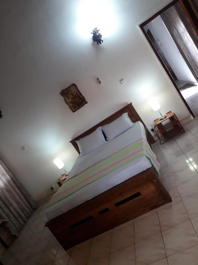 Ceylon Travel And Stay Lodge Battaramulla Exteriör bild