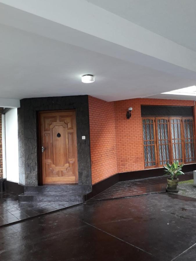 Ceylon Travel And Stay Lodge Battaramulla Exteriör bild