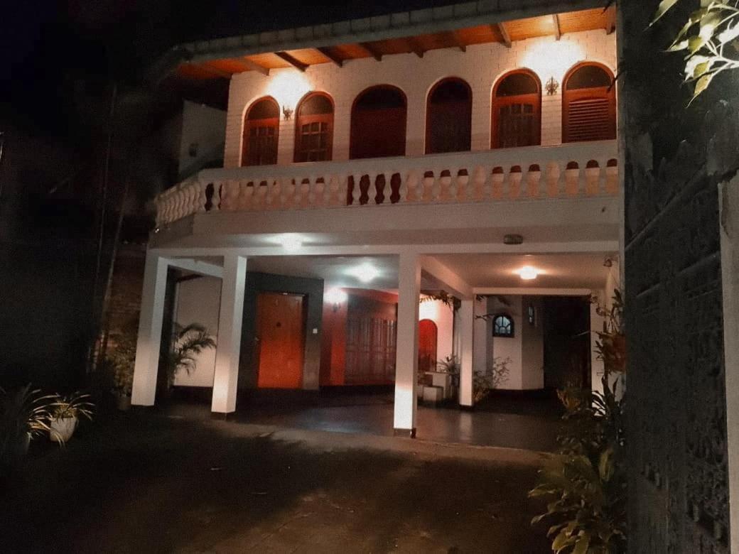 Ceylon Travel And Stay Lodge Battaramulla Exteriör bild